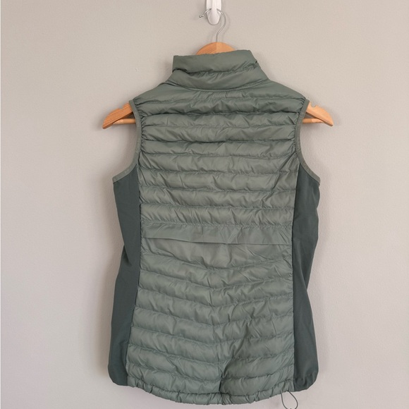 Columbia Women's Puffer Vest - Picture 5 of 11